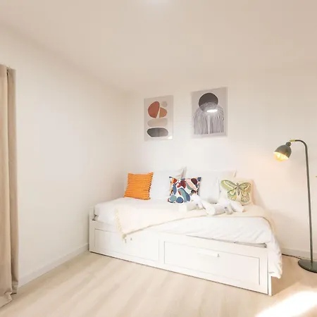 Appartement Neuf Et Cosy, Proche Lyon, Parking *