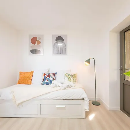 Appartement Neuf Et Cosy, Proche Lyon, Parking *